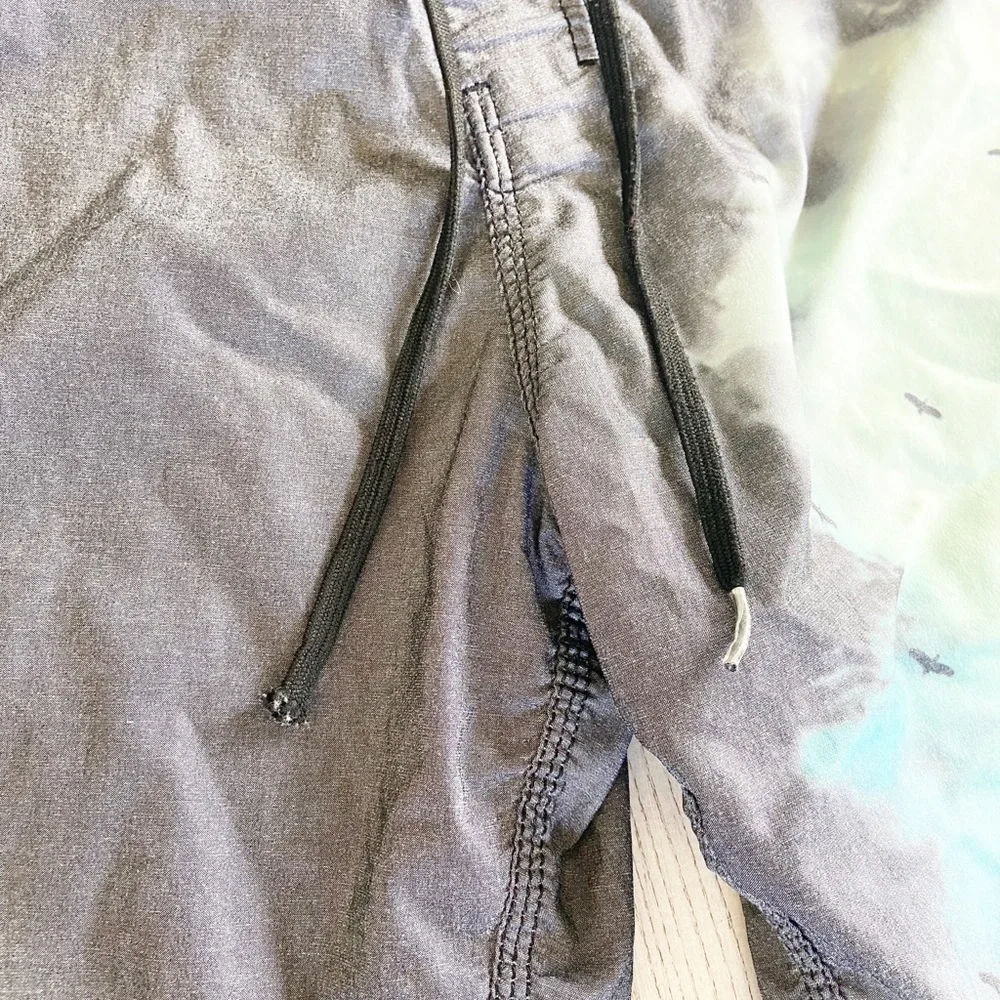 Billabong White Mike Men's Platinum Board Shorts Trunks Gray Eagle Size 33